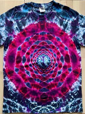 Comfort Colors Unisex 10-Point Mandala Tie Dye T-Shirt size Large Red Blue Black
